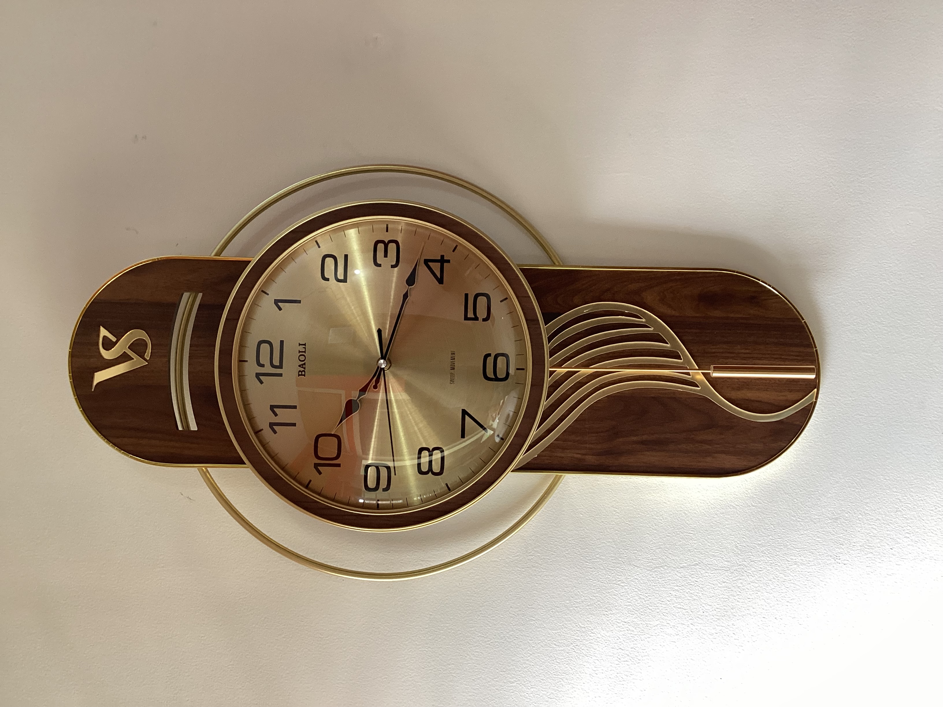 Metal and Wooden Body Golden and wood Color Design Golden Color Metal Pendulum Wall Clock